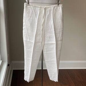 Chic White Women's Capris